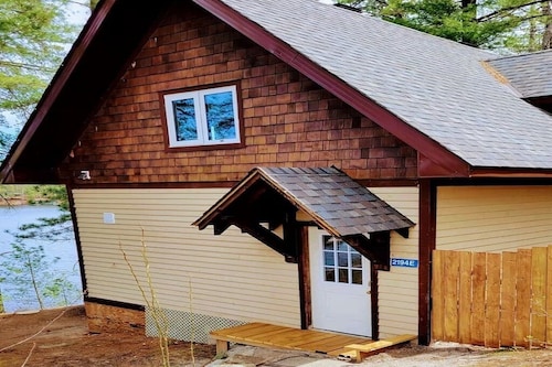 Lakefront Muskoka Good View cottage