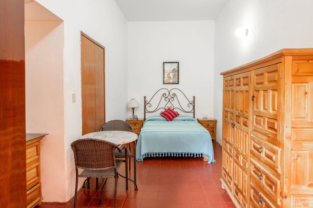 Basic Shared Dormitory | WiFi (free), individually decorated, individually furnished, bed sheets