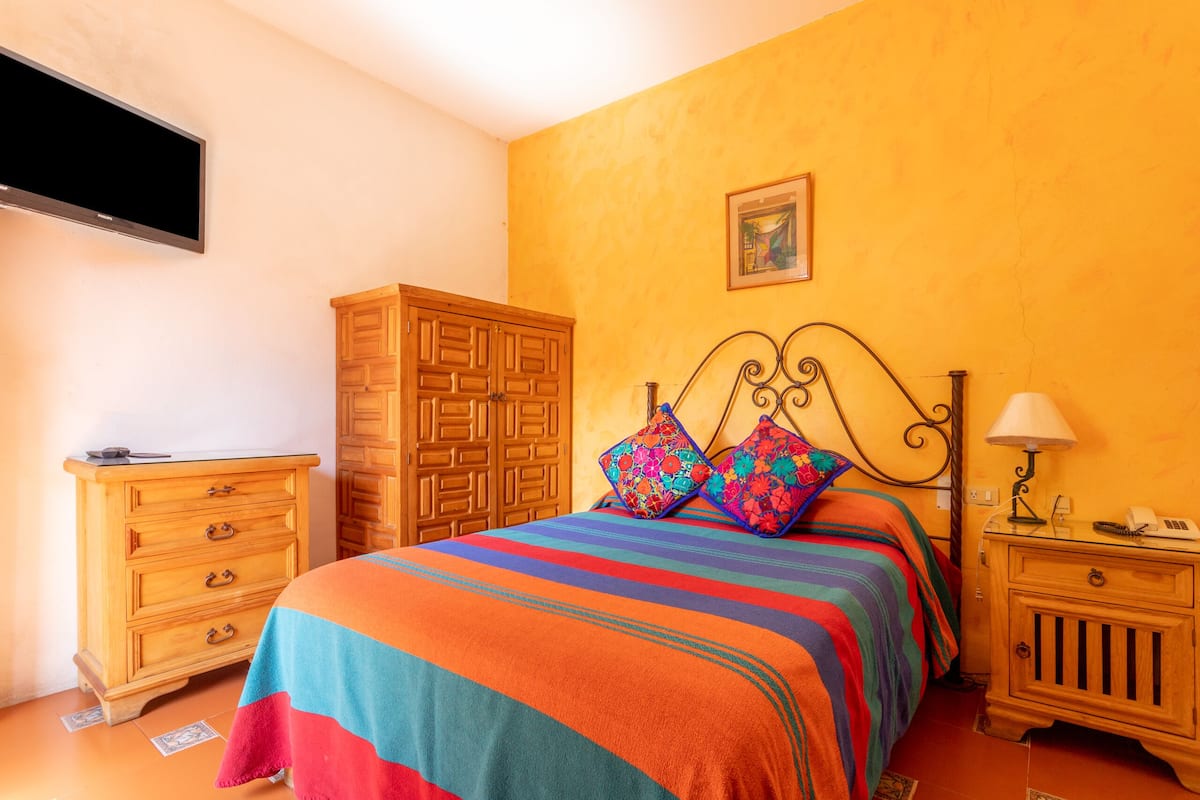 WiFi (free), individually decorated, individually furnished, bed sheets