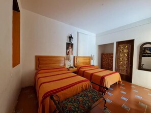 Decoración personalizada, muebles diferentes y wifi gratis 