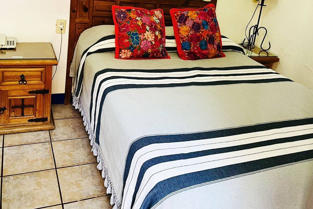 1 habitación, decoración personalizada y muebles diferentes