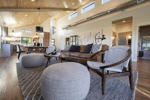 TV, fireplace, video games, offices - Broken Bow Cabin: Hot Tub, Fire Pit & Mountain Views (Broken Bow)