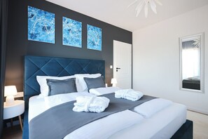 4 bedrooms, desk, iron/ironing board, travel cot