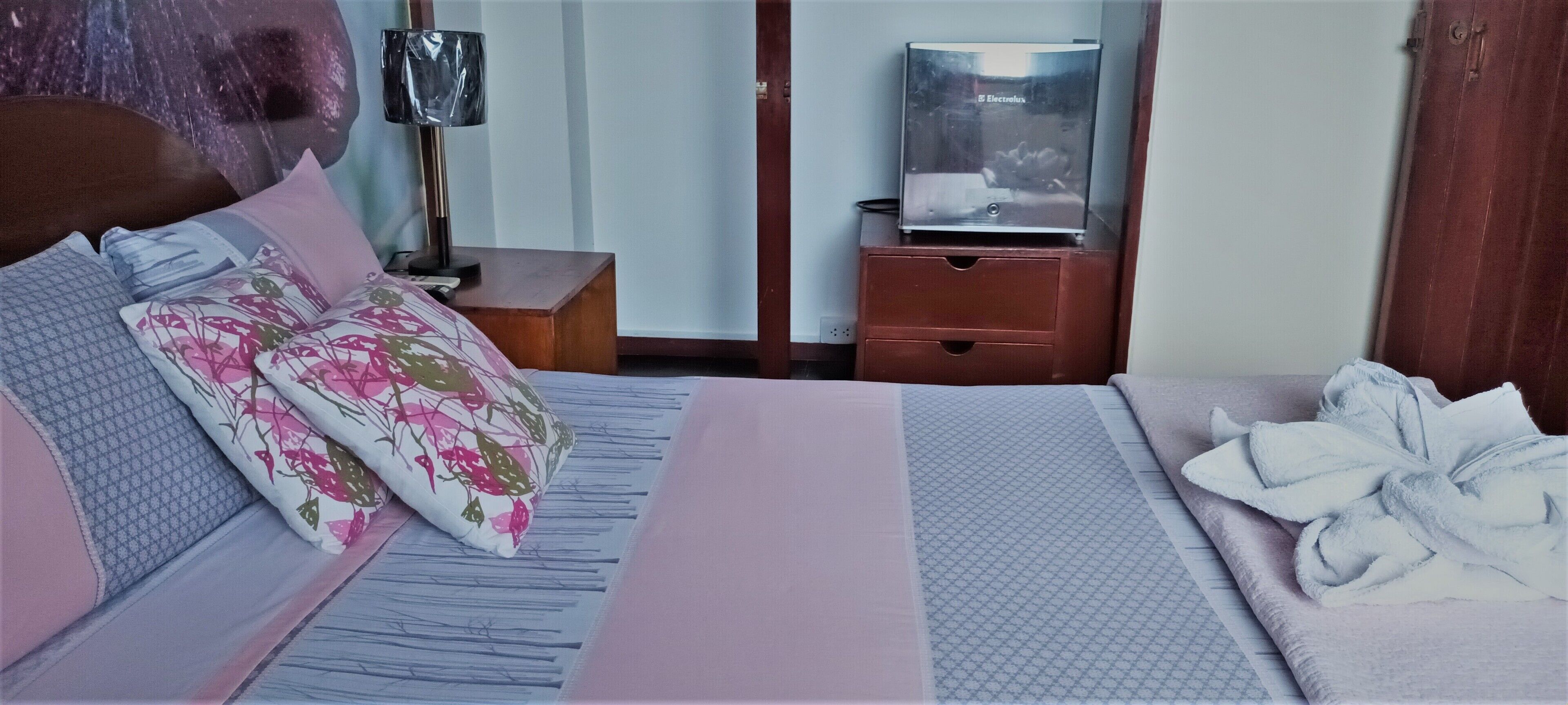 1 habitación, escritorio, tabla de planchar con plancha y wifi gratis 