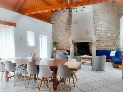 Superb stone farmhouse in the heart of the peninsula