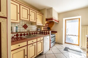 冰箱、微波炉、烤箱、洗碗机