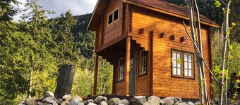 Discover Boho Bungalow: Peaceful  and Relaxing Cabin with Breathtaking Views!