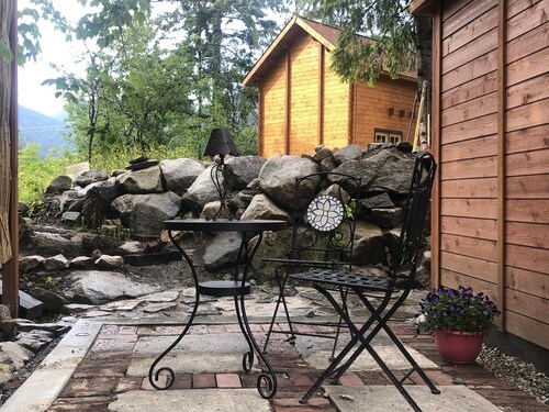 Discover Funky Bunky: Your Rustic Retreat 5 Min from Nelson