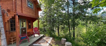 Discover Funky Bunky: Your Rustic Retreat 5 Min from Nelson