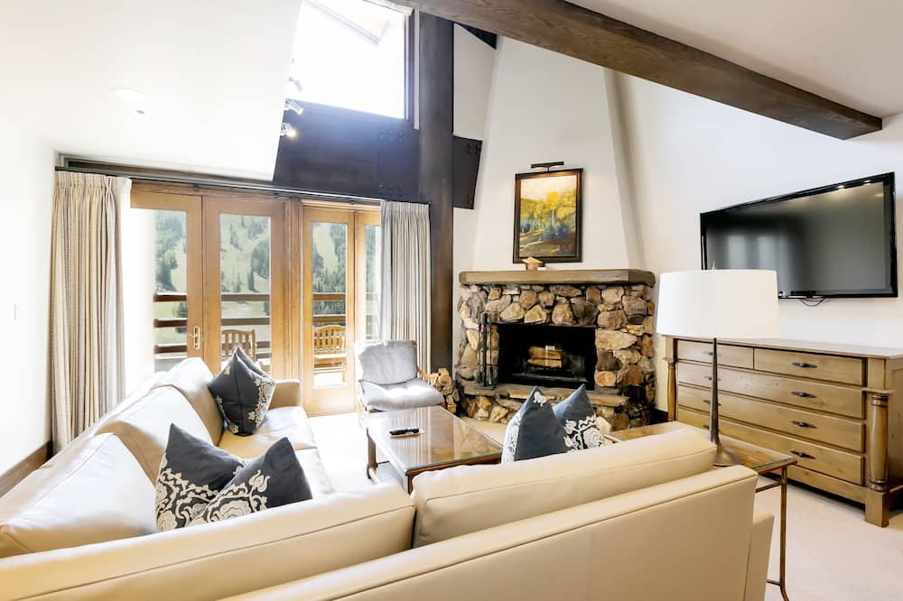 Sultan Two Bedroom Loft Suite with Majestic Mountain Views 2 Condo by RedAwning