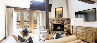 Sultan Two Bedroom Loft Suite with Majestic Mountain Views 2 Condo by RedAwning