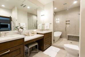 Suite, 2 habitaciones | Baño | Toallas