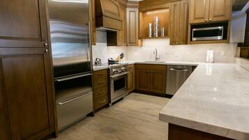 Refrigerador, horno, cafetera/tetera