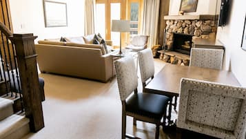 Suíte, 2 quartos | Sala de estar