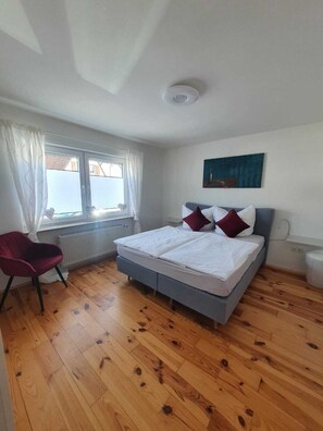 2 bedrooms, iron/ironing board, bed sheets