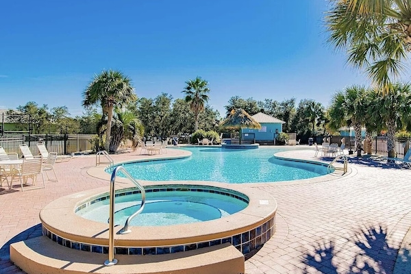 Piscina all'aperto, una piscina riscaldata