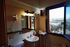Doccia, set di cortesia gratuito, asciugacapelli, bidet