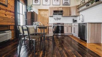 雪櫃、微波爐、焗爐、爐具