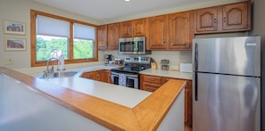 Frigorifero, microonde, forno, piano cottura