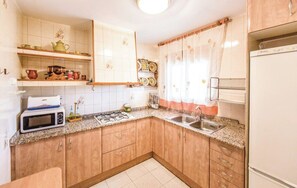 Refrigerador, microondas, horno, cafetera/tetera