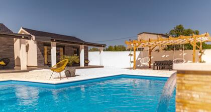 Unique Villa V with pool
