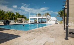 Piscine extérieure, piscine chauffée