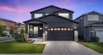 LOCATION!  HUGE MODERN HOUSE 3BA/3BR BLUFFDALE