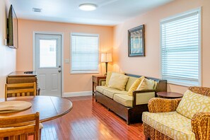 Smart TV - Beautiful 2nd fl. condo with balcony, across the street from the beach. (Indian Shores)