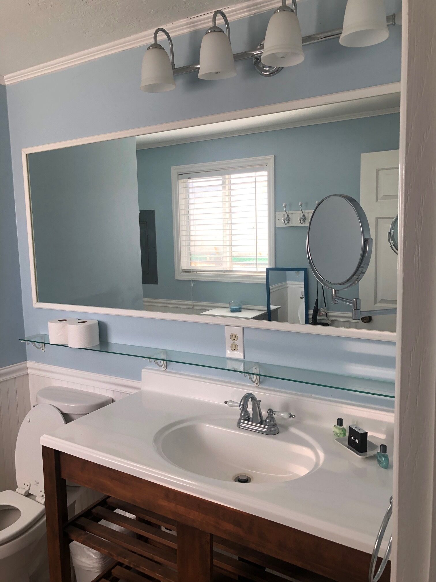 Combined shower/bathtub, hair dryer, towels, soap
