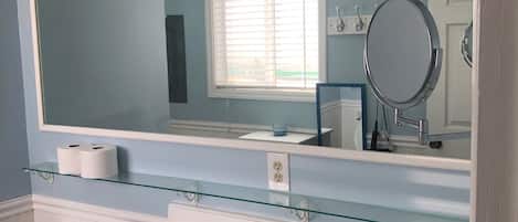 Combined shower/bathtub, hair dryer, towels, soap