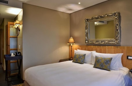 Quarto clássico | Individualmente decorados, individualmente mobiliados, Wi-Fi de cortesia. EMN Expresss