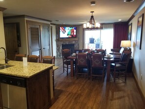 Dining - 3 BR July 4th Mountain Getaway! 1-8 July 2023 (Gatlinburg)