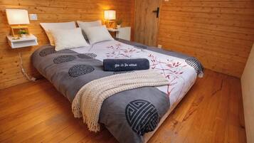 4 Schlafzimmer, BĂŒgeleisen/BĂŒgelbrett, kostenloses WLAN, BettwĂ€sche