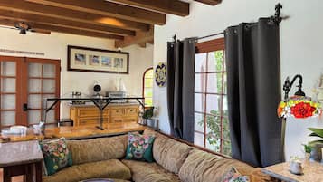 Tägliches inbegriffenes kontinentales Frühstück