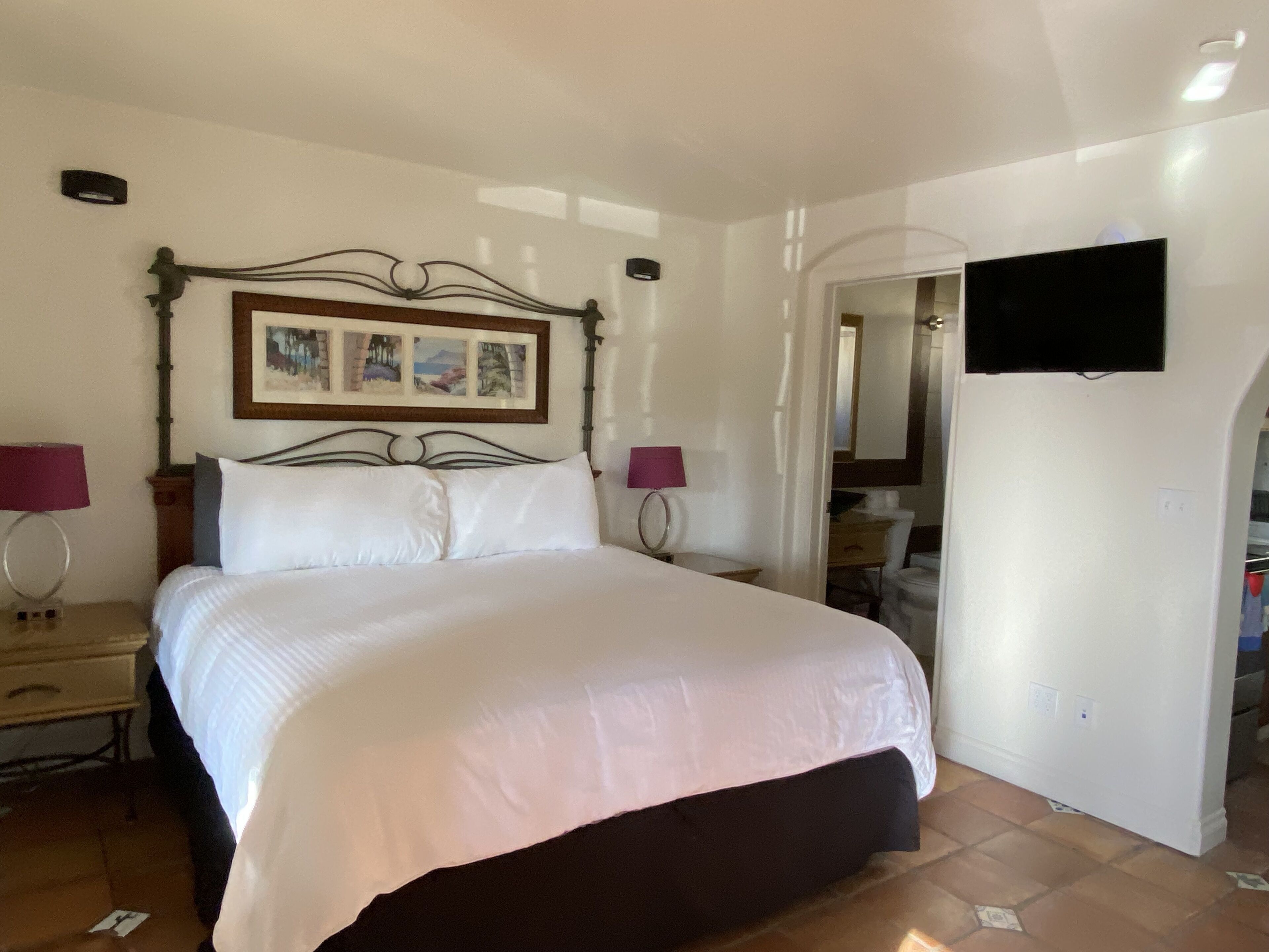 Premium bedding, individually decorated, individually furnished, desk