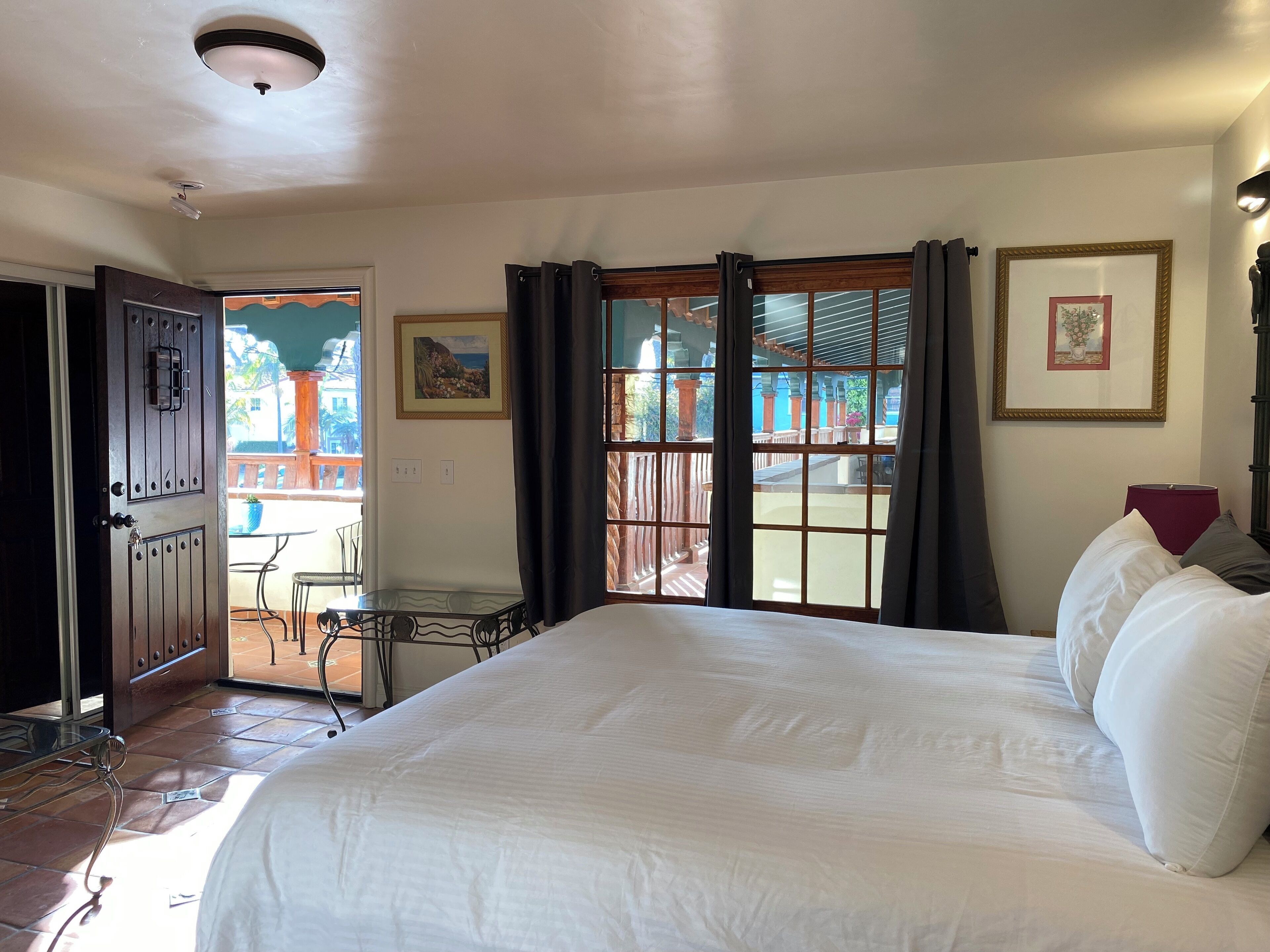 套房 | 高档床上用品、特色装修、特色家居、办公桌