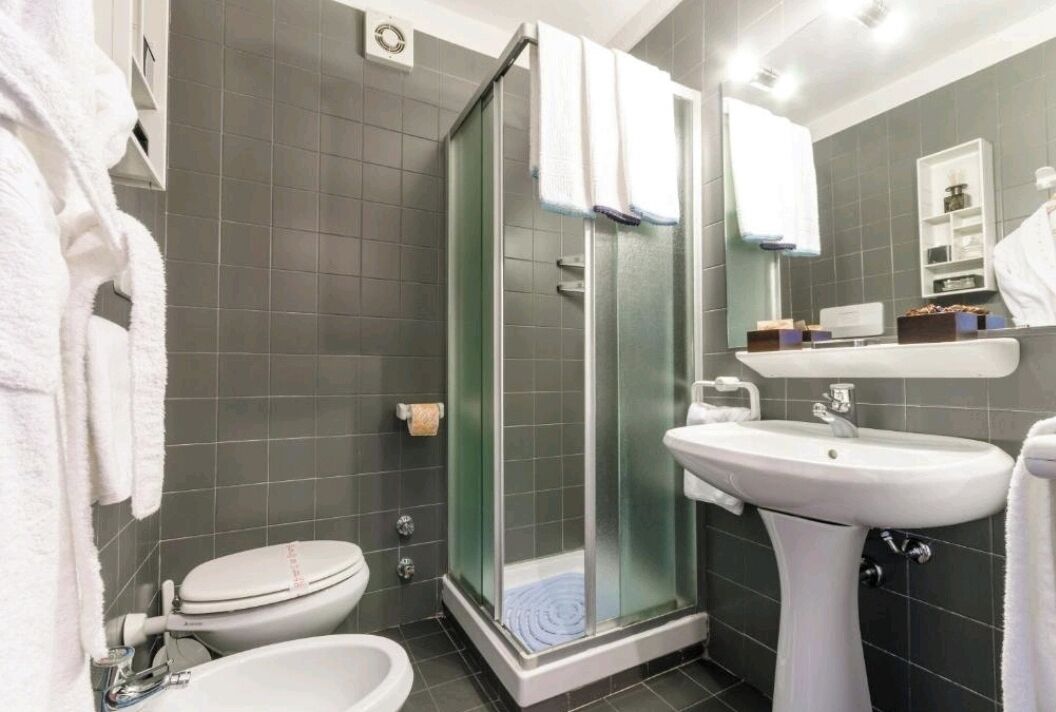 Douche, bidet