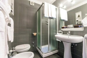 Shower, bidet - WONDERFUL APARTMENT IN RESIDENCE WITH A VIEW. (Sestriere)