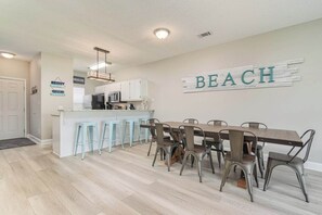 Dining - Steps from the pool and just a 5-minute walk to the beach! 🌴🏖️ (Miramar Beach)