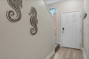 Interior - Steps from the pool and just a 5-minute walk to the beach! 🌴🏖️ (Miramar Beach)