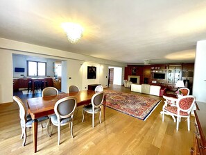 Interior - Luxury Apartment, strategic location, about 5 minutes from the historic center. (Perugia)