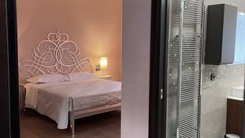 3 bedrooms, iron/ironing board, travel cot, free WiFi