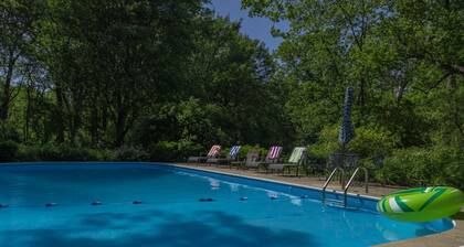 Shea Oaks Getaway; Lake Geneva Private Heated Pool