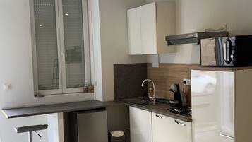 Réfrigérateur, four, plaque de cuisson