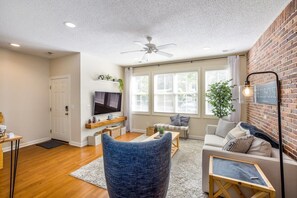 TV, books, offices - 3BR/3BA Townhouse | Walk to Downtown (Southern Pines)