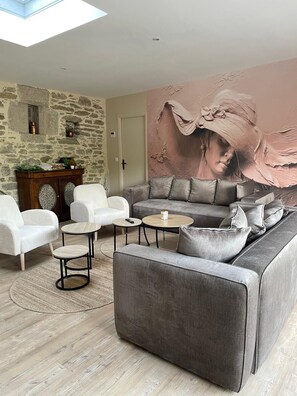 Interior - Charming, spacious apartment with terrace at Brézal mill (Plounéventer)