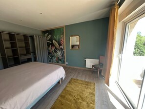 3 makuuhuonetta, silitysrauta/-lauta, vauvan matkasänky, ilmainen Wi-Fi