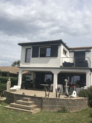 المنشأة من الخارج