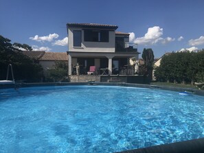 حمّام سباحة خارجي