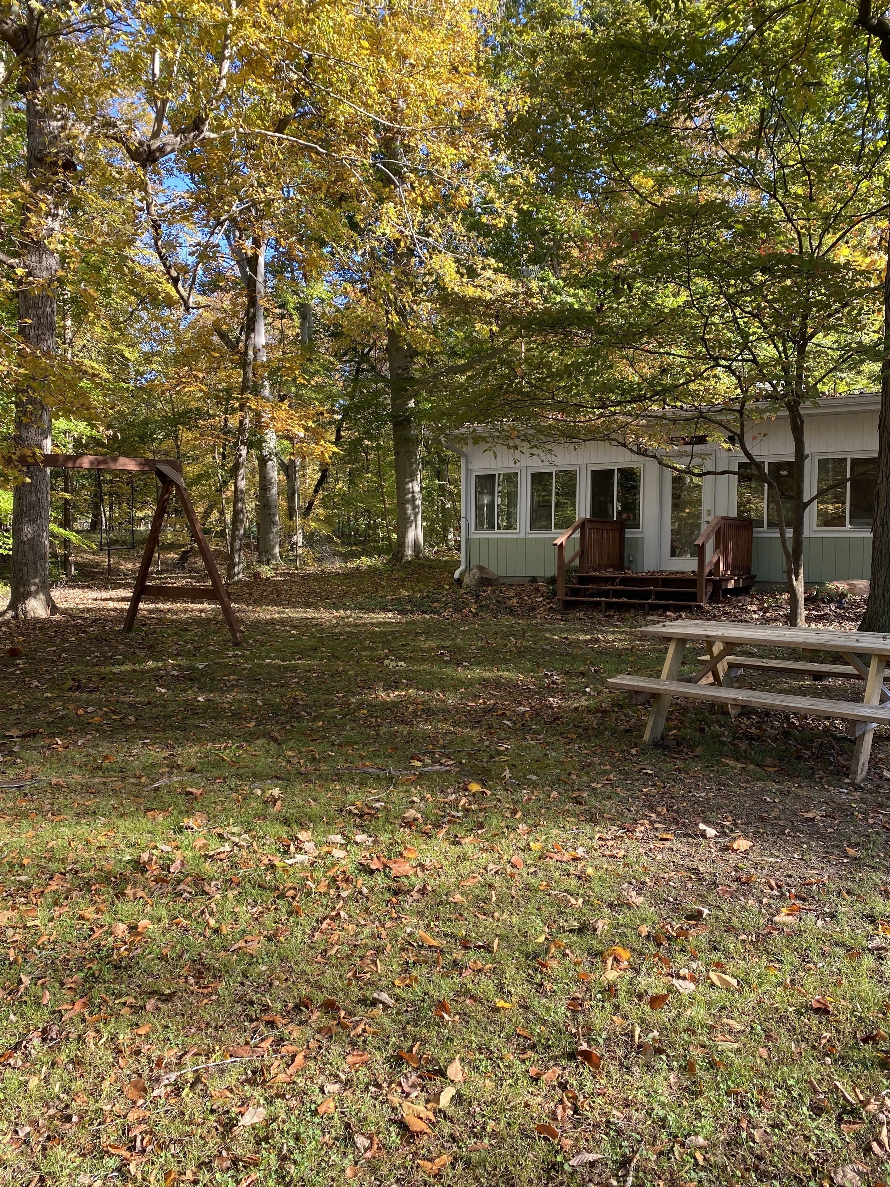 Spacious Lakeside cabin on rural Illinois farm